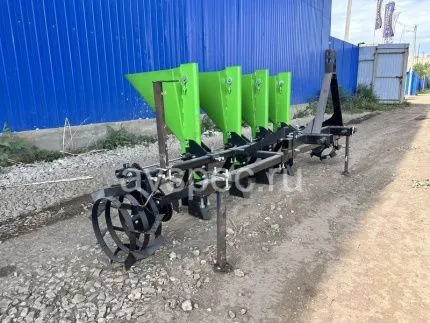 Чеснокосажалка (сеялка чеснока) четырехрядная